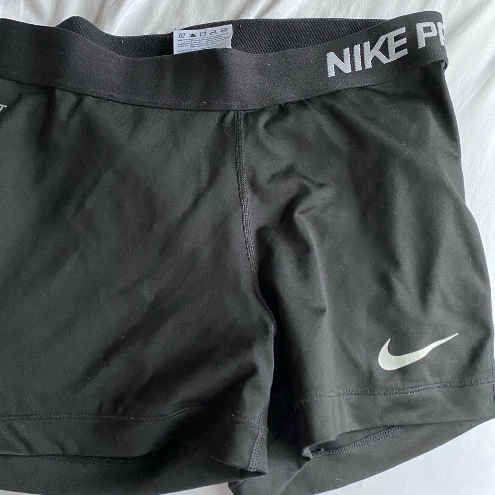 Black nike pro shorts ☺️